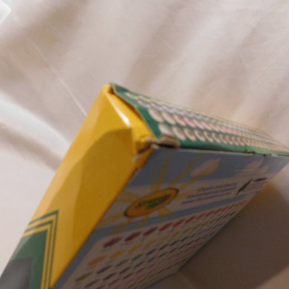 Crayola Colored Pencil Set 100 Different Colors Made with Reforested Wood - Picture 3 of 6